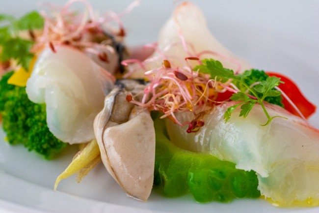 牡蠣マリネと鯛のカルパッチョ　季節野菜添え