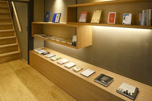 ライブラリー 「京の温所 竹屋町」のためにセレクトした約40冊の書籍