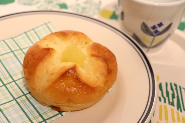 ふるさと青森を想って・・・【りんごロールパン　155円】