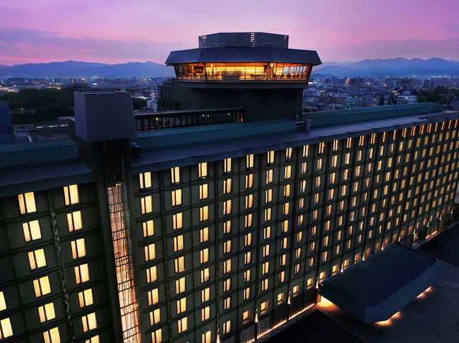 京都：リーガロイヤルホテル京都が有する回転レストラン「フレンチダイニング トップ オブ キョウト」