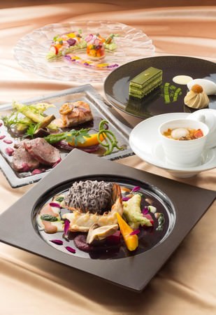 北海道：センチュリーロイヤルホテル「旅する回転レストランコラボレートディナー」