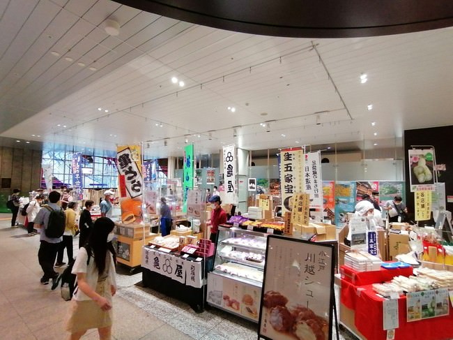 お茶、お菓子、工芸品など、埼玉の県産品が勢揃い