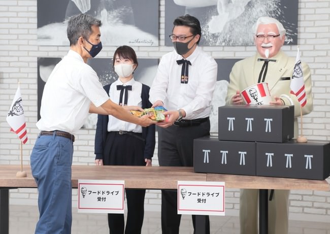 ＳＮＳで話題！神戸でここだけの１ピースから購入できる『ＪＥＳＵＳ　ＰＩＺＺＡ』が１周年キャンペーンを９月２７日、２８日の２日間行います！直径約５０cmの超ドデカBIGサイズのピザを１ピース１００円で！