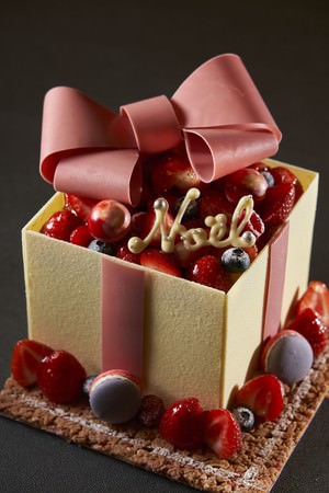 【リーガロイヤルホテル小倉】宝石箱を思わせるフォトジェニックなプレミアムクリスマスケーキ「Noël Bijoux ～ノエル・ビジュー～ 」