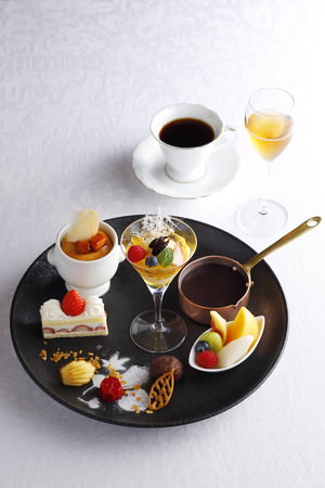 リニューアル1周年記念メニュー「サロン・ド・カフェ　スペシャルプレート」