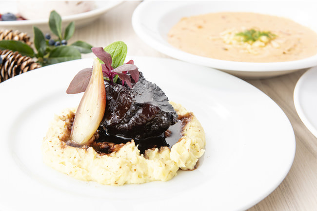 牛ホホ肉の赤ワイン煮込み