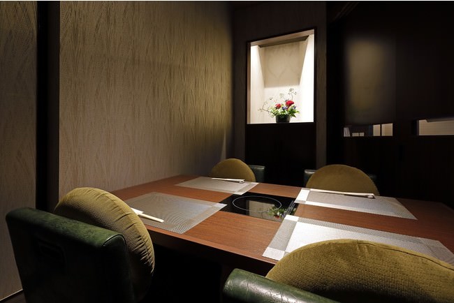 博多華味鳥　西中州店　内観