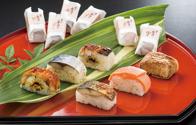 【食事のデリバリーに関する調査】デリバリーサービスの利用者は５割弱。今年3月以降に利用頻度が増えた人は1割。注文方法は「店舗に電話」「店舗のWebサイト・アプリ」がサービス利用者の各40％台