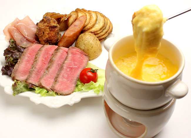 黄のチーズフォンデュ ＋ミートプレート　¥1,580