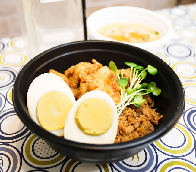 大分唐揚げ＆鶏そぼろ丼