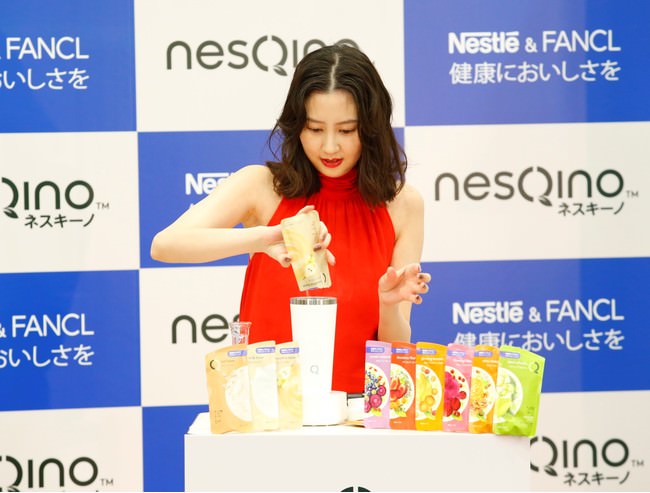 nesQino(ネスキーノ)」新商品発表 オンラインイベント女優・ファッションモデルの河北  麻友子さんが“スーパーフード”入りスムージーの食レポを英語で披露！ | グルメプレス