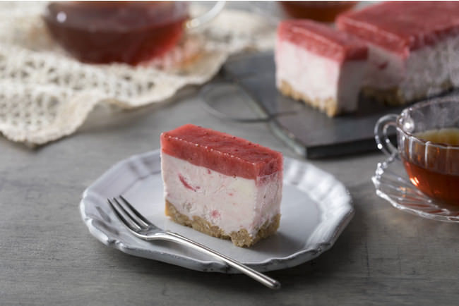 オンラインショップ限定「すっぴん苺のレアチーズケーキ」