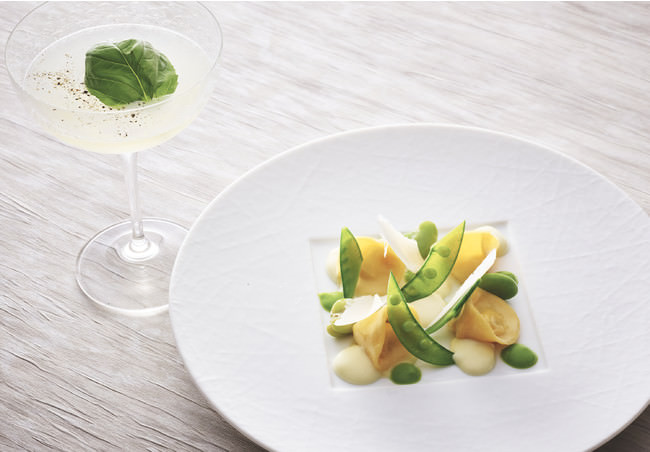 タレッジョチーズのトルテッリ 春野菜と空豆のピューレ 【カクテル】チーズ・カクテル 旬のバジルと黒胡椒
