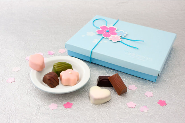 「桜ローブ・デコルテ」¥1,296(税込)