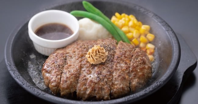 『肉塊ハンバーグ』200ｇ(ライス付) ：1,020円(税込) 、300ｇ(ライス付) ：1,350円(税込)