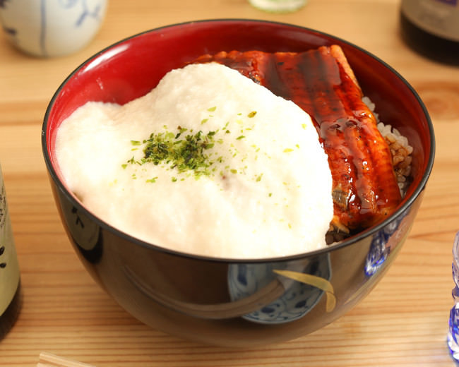 うなとろ丼