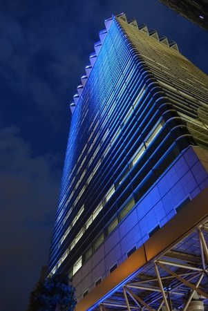 三宮一貫樓監修　＼カリカリ花黒胡椒＆花椒のダブルの痺れ／　UHA味覚糖「麻ピー　黒胡椒炒め味」　2021年3月29日より全国発売