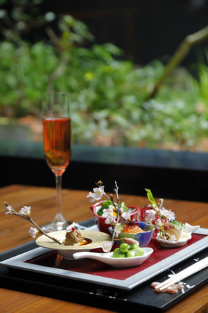 春の庭園のような八寸