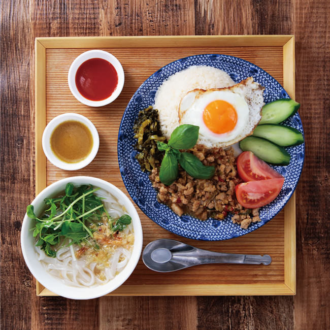 ガパオライスと ミニフォーのセット 1100円