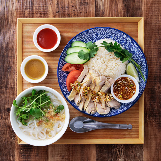 カオマンガイと ミニフォーのセット 980円