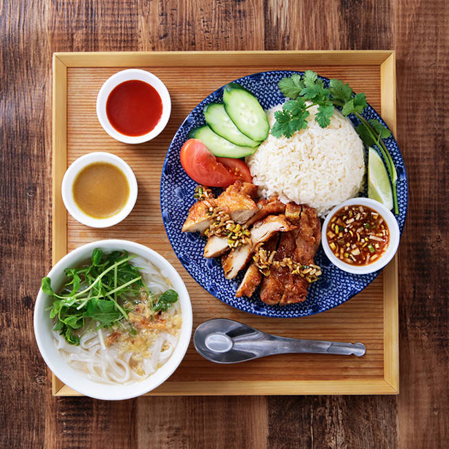 カオマンガイトートと ミニフォーのセット 1030円