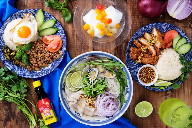 しそ焼酎「鍛高譚(たんたかたん)」の900mlサイズがリニューアル！持ちやすく、注ぎやすいスリムパックを採用しデザインも刷新。「赤鍛高譚」に900mlサイズが追加