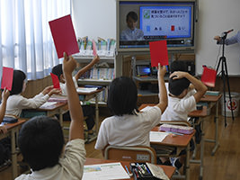 スパークリング日本酒「awa酒」(あわさけ)の協会が
オリジナル専用グラスを開発!3月24日(水)より発売!
シャンパングラスとは違う、
丸くて可愛らしい日本の伝統工芸の泡グラス