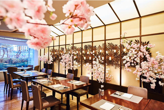 桜のデコレーションと共にお花見をお楽しみいただける個室