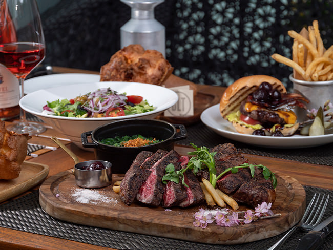 オープンテラスで桜メニューを