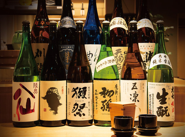 全国の蔵元から厳選した日本酒の数々も魅力のひとつ