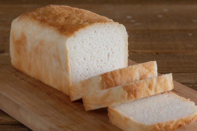 『おこめパン』はパウンドケーキ型で焼き上げるミニ食パンです