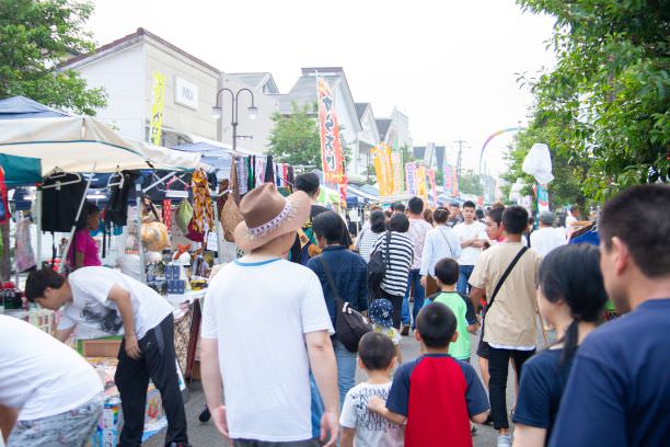 毎回300人~400人の町民が集まる朝市