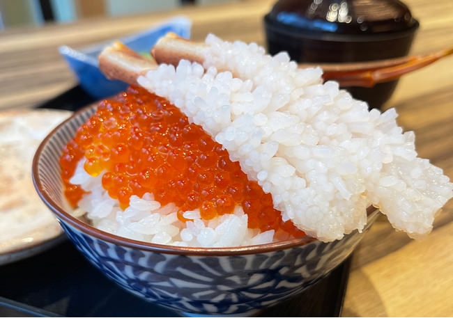 かに足いくら映え丼