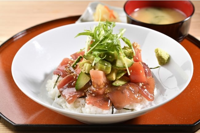 ハワイ風アヒポキ丼（お漬物・味噌汁付）