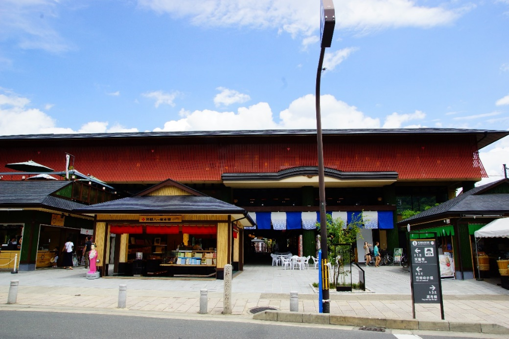 一度食べたら、ハマります。　“やみつキッチン”　クセになるうま味と辛みの正体は、『かんずり』 「うま辛フランク」 ６月２５日（金）発売！