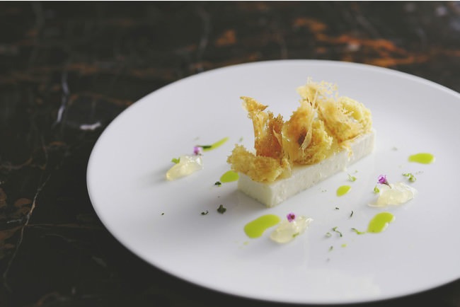 ディナーコースSEASONALとMENU DE CHEFのデザート　「昆布とすだちのムース」