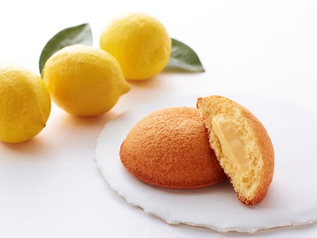 シュークリーム専門店ビアードパパから、「みずみずしい白桃果実がたまらない」、夏に食べたい果実のごちそうシュークリームを新発売！