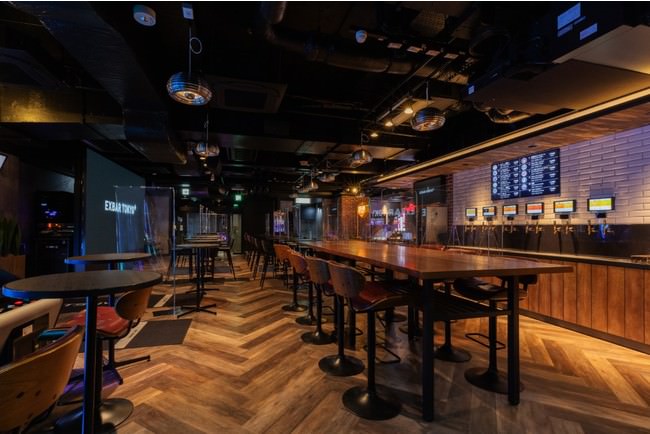 安心してお一人様を満喫！タイトーがプロデュースする新しいクラフトビール＆ゲームバー 「EXBAR TOKYO plus」が7月1日新宿南口にオープン