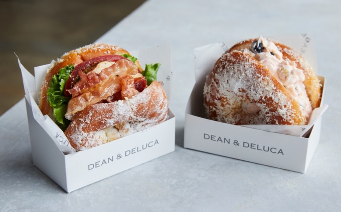 『ディーン&デルーカ』に焼きドーナツで具材をサンドした2種の「ドーナツサンド」が新発売