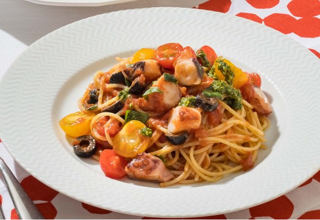 夏野菜とタコの冷辛トマトソースパスタ　860円（税込）