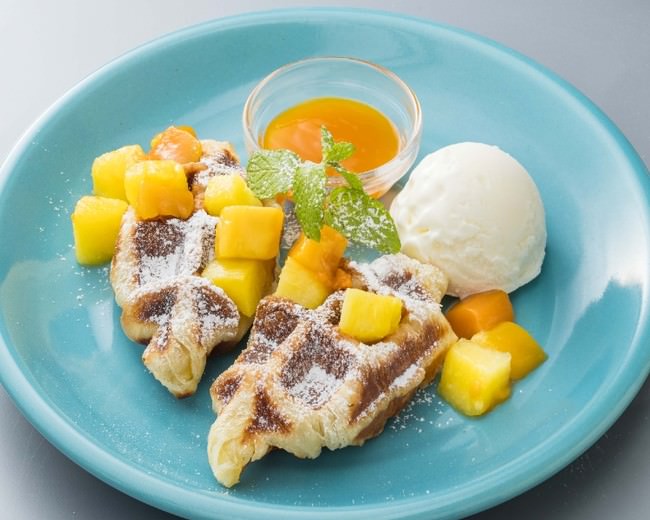 クロッフル トロピカルマンゴー&パイナップル　レギュラー(2個) 500円(税込)