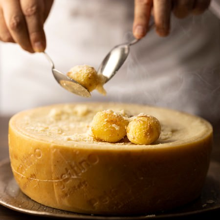 パルメザン樽であえる北海道芽室町マチルダポテト 