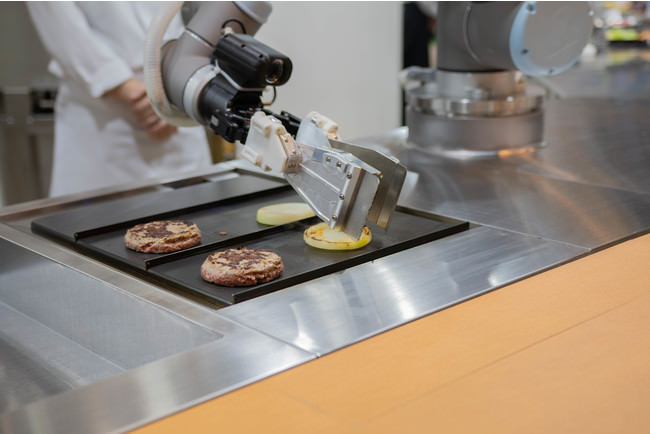 「ハンバーガーショップ専用の調理ロボット」を共同開発