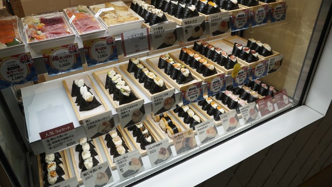 「むすび寿司」商品棚