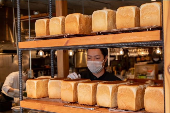 毎日、粉からコネて焼き上げる  100％手作りの食パン  名付けて「日々パン」