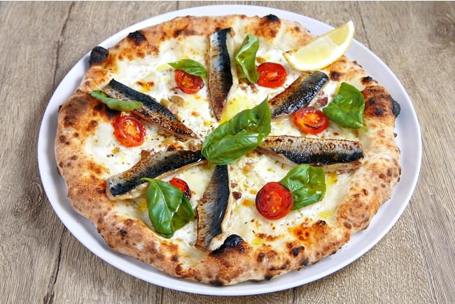 イワシとリコッタチーズのピッツァ レモンの香り　ランチセット2060円／単品1730円