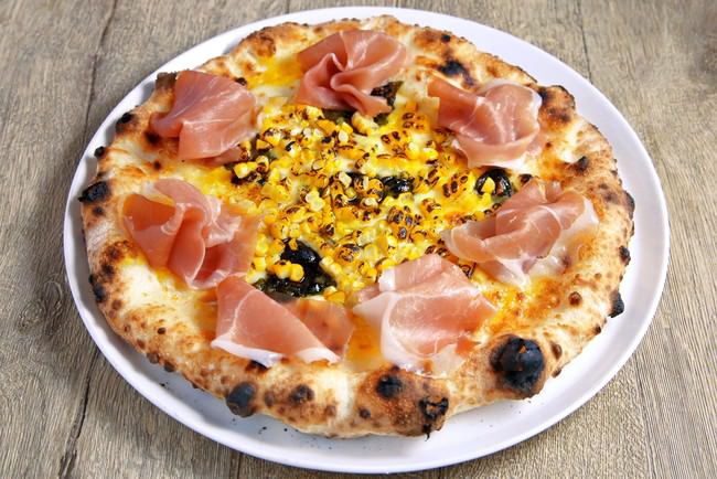 トウモロコシと イタリア産生ハムのピッツァ　ランチセット2120円／単品1790円