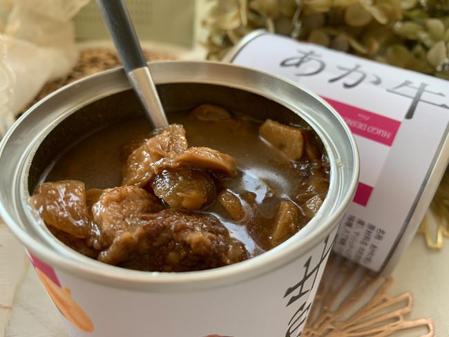 Rouge(赤) あか牛に国産たまねぎと赤ワインを加え、バルサミコ＆八丁味噌で煮込み香り高く