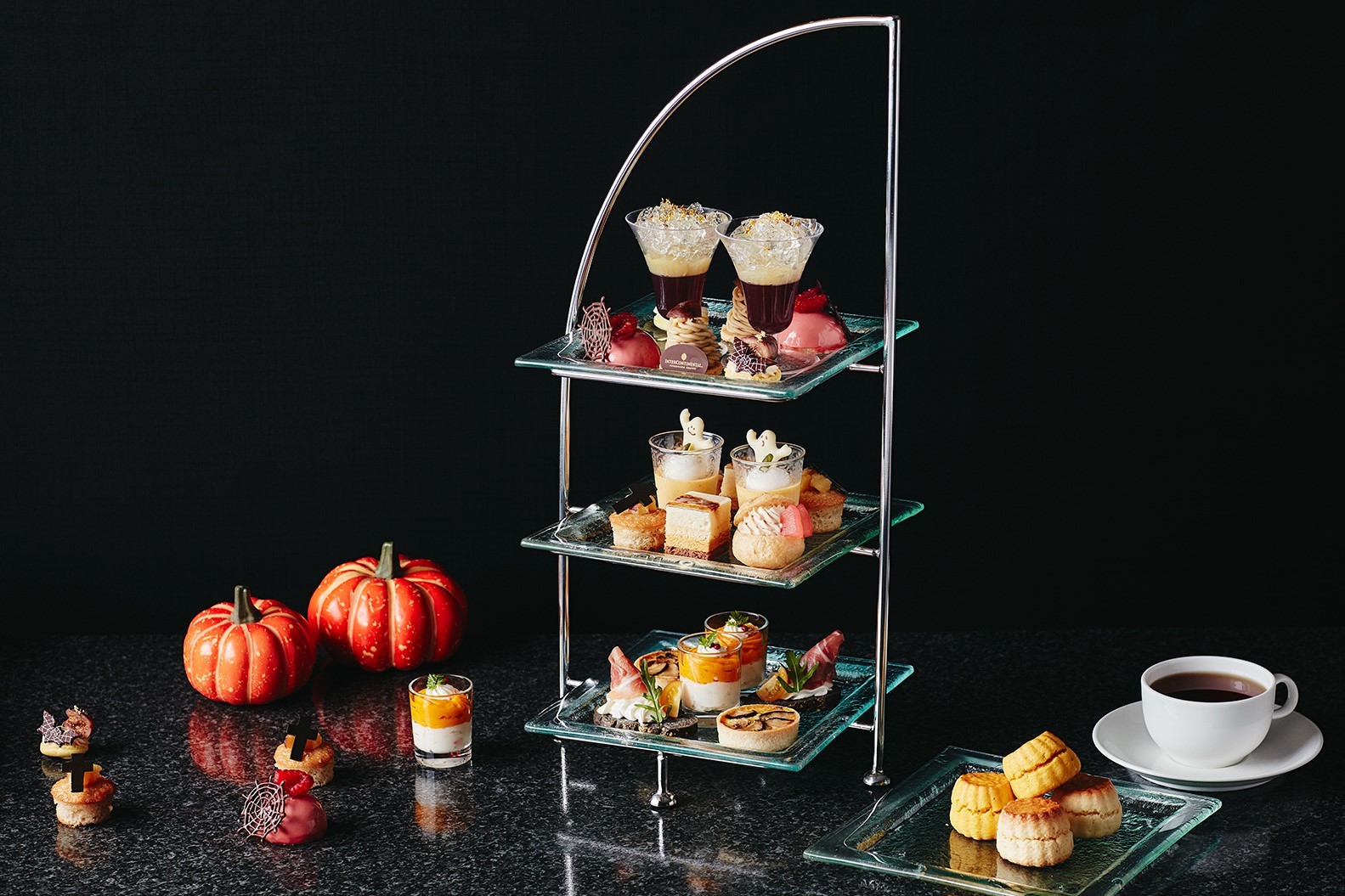 今が旬の香魚“鮎”を用いた「活〆あゆ」「あゆの塩焼き」を
含む商品を期間限定・送料無料で販売開始