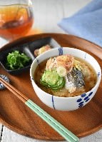 薬味たっぷり！サバ缶の冷やしほうじ茶漬け